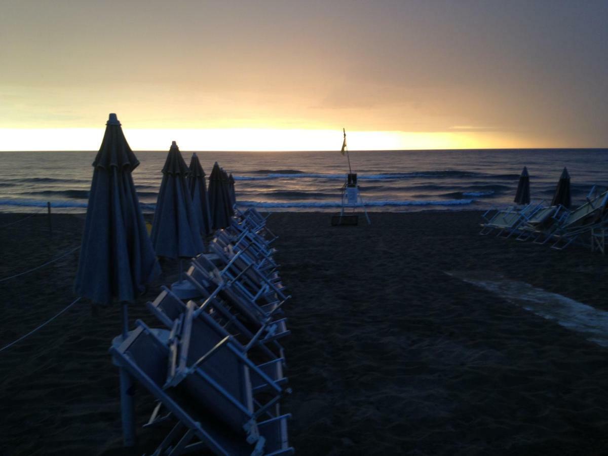 La Zattera Camere San Vincenzo Bagian luar foto